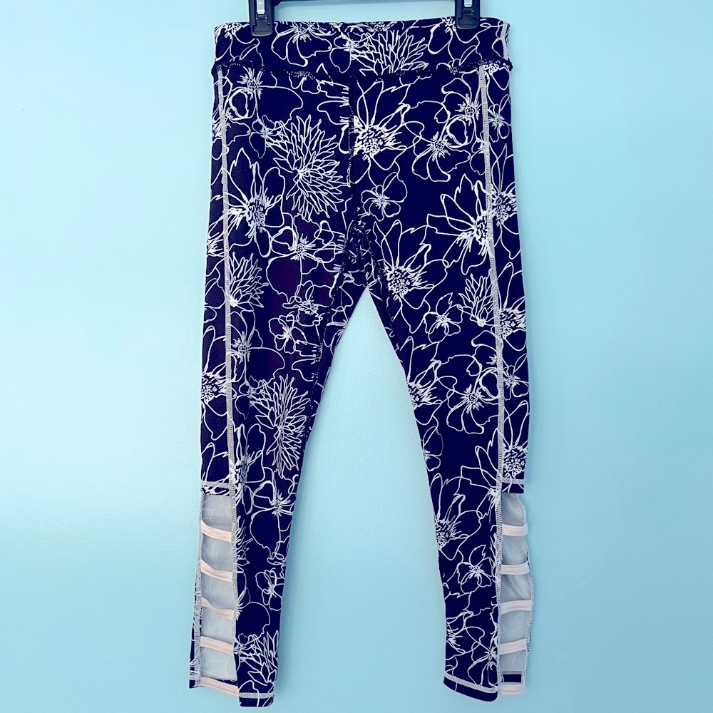 Ideology Floral Allover Print, Caged Leggings in Black/Light Pink. Girls Large